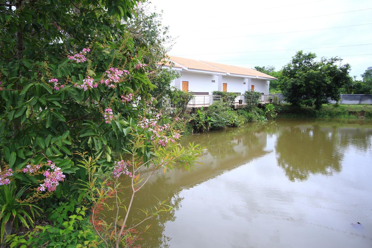 Baanpooya Hotel And Resort Tak Exterior foto